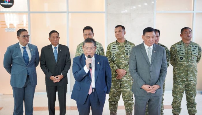 Wapang TNI Dampingi Menhan RI dalam Rapat Kerja Bersama Komisi I DPR RI