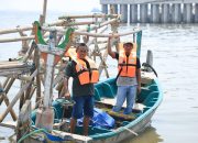 PELNI Salurkan Ribuan Life Jacket, Perkuat Keselamatan Masyarakat Pesisir